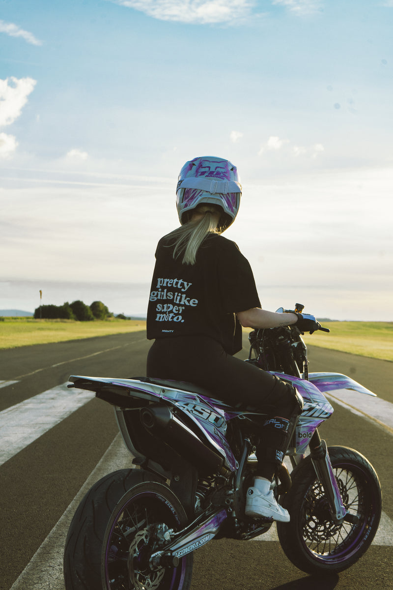 <p>Oversized Shirts</p>